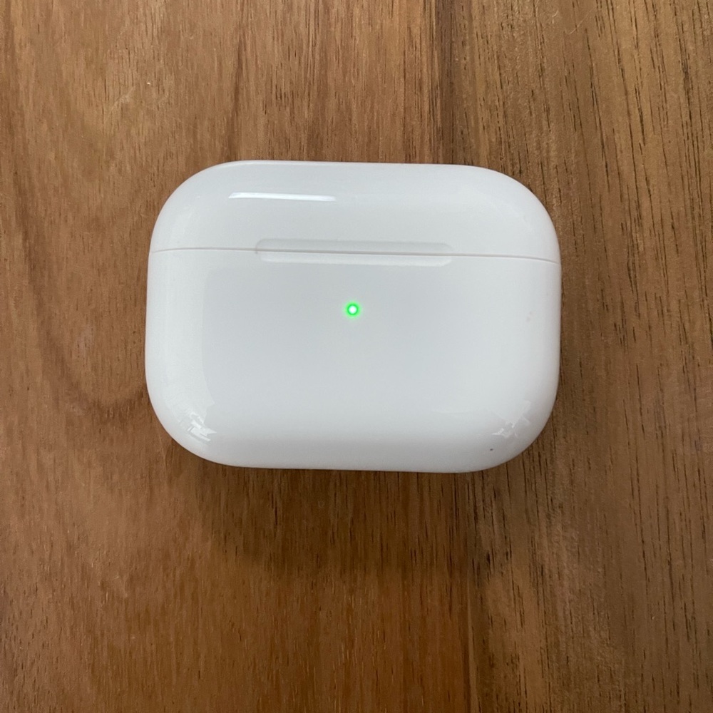 Apple AirPods Pro Charging Case